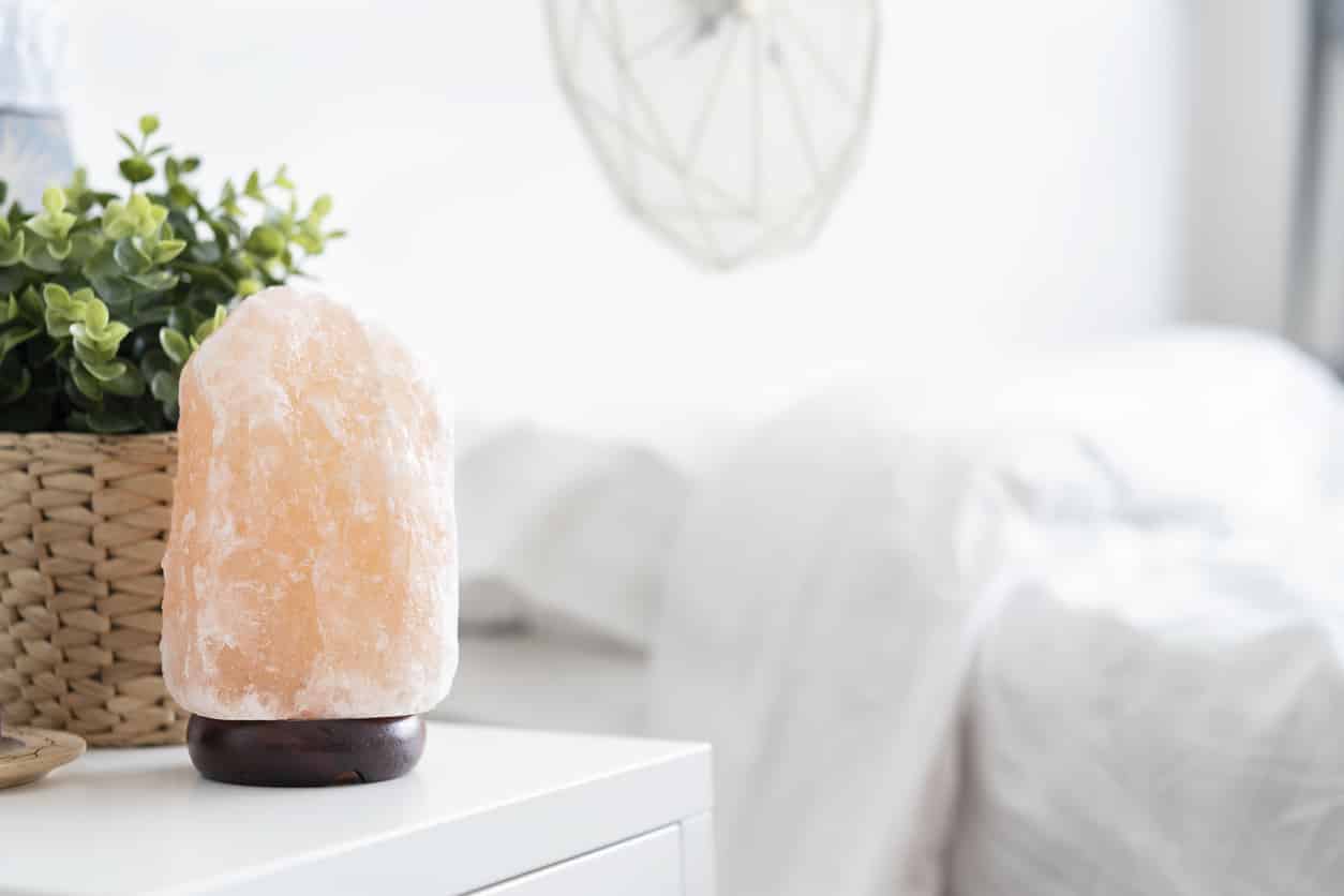 Should I sleep with my himalayan salt lamp on?