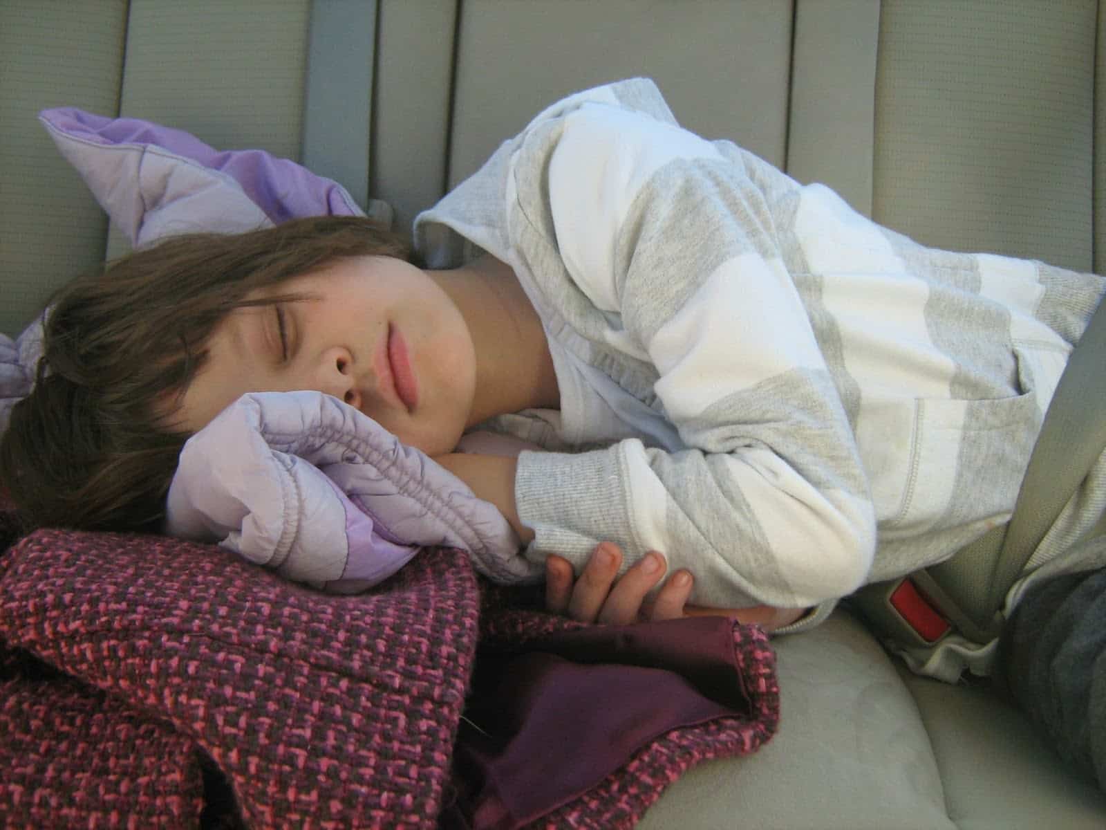 How-To-Sleep-Comfortably-In-The-Backseat-Of-A-Car